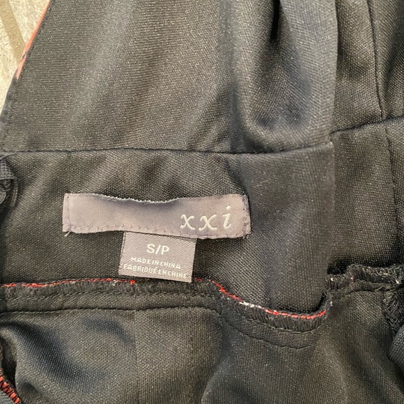 Pretty Floral Dress - Picture 6 of 7